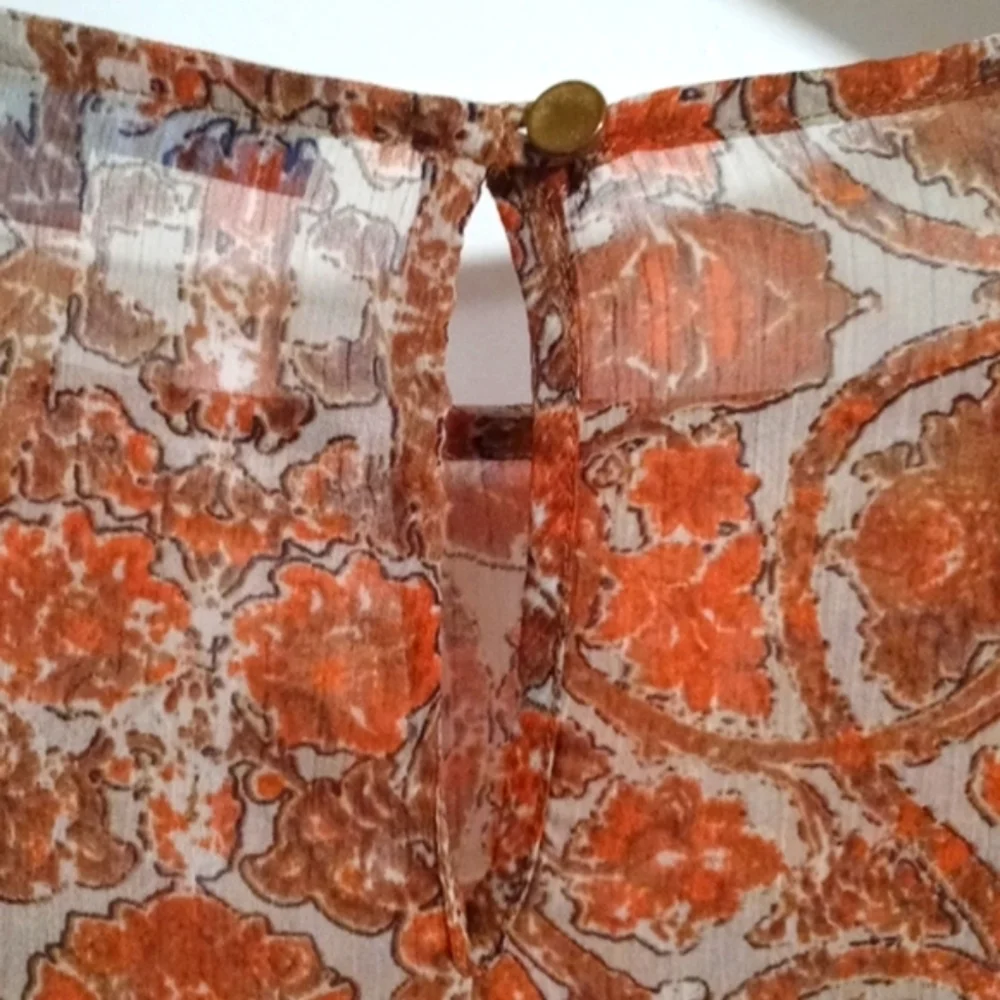 🆕 Antonio Melani - Sheer Floral Ruffled Top - Picture 6 of 10